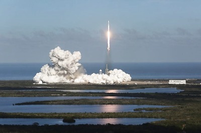 SpaceX Announces New Plan to Send Tourist Around Moon