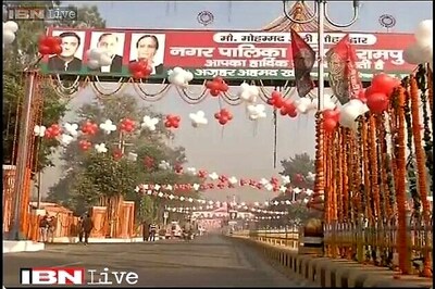 Mulayam cuts 75-feet cake at grand birthday bash