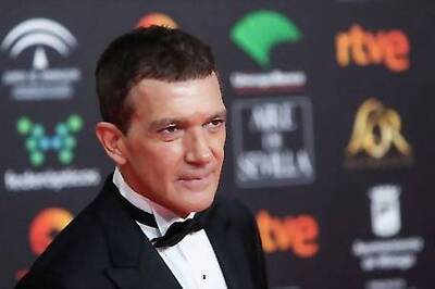 Spanish actor Banderas says has COVID-19, feels 'relatively well'