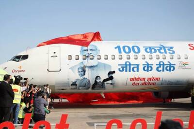 SpiceJet Unveils Special Livery on Boeing 737 to Celebrate 100 Crore Covid-19 Vaccines