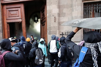 Watch: Protesters Break into Mexico's Presidential Palace Demanding Justice for 43 Missing Students