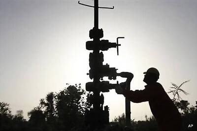 Iran offers oilfield to India on lucrative terms