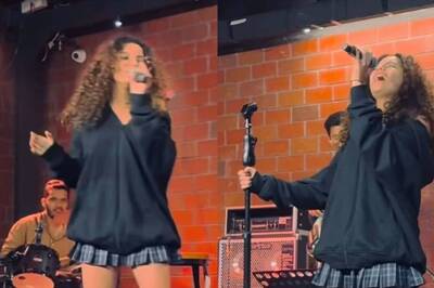 Farhan Akhtar Cheers for Daughter Akira as She Covers Tory Kelly's Song on Stage, Watch Here