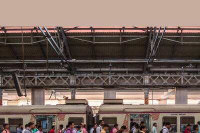 Indian Service Activity at 5-Month High Amid Strong Demand but Inflation Still a Concern