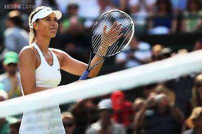 Sharapova brushes aside Murray in first round at Wimbledon