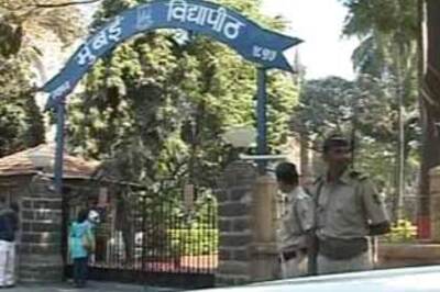 Maharashtra gov summons MNS chief over university row