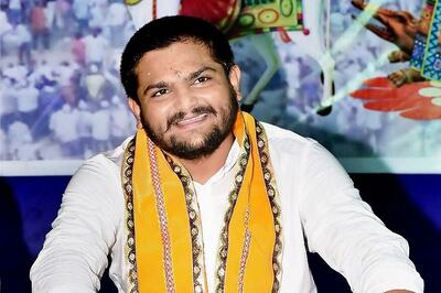 Non-bailable Warrant Against Patidar Leader Hardik Patel Amid Congress Links