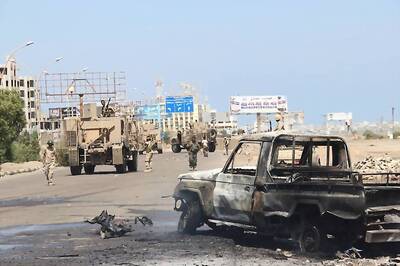 Suicide car bomb kills at least 40 army recruits in Yemen's Aden
