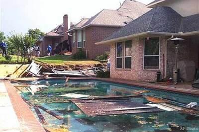 Tornado levels homes in Oklahoma City trailer park