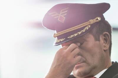 Two Pilots Fall Asleep While Flying at 37,000 Feet, Wake Up 25 Mins Later to Land Plane