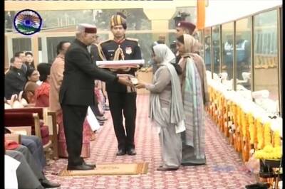Emotional President Presents Ashok Chakra to Widow of Garud Commando Martyred During J-K Encounter