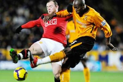 Man Utd slash Chelsea's lead, Arsenal sink Villa