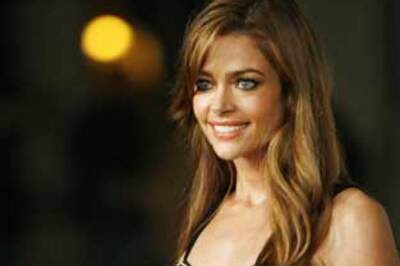 Akshay's Kambakkht Ishq co-star goes topless