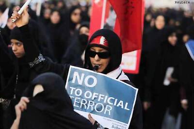 Thousands protest against government in Bahrain