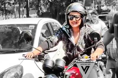 Sonakshi Sinha Rides Royal Enfield Motorcycle to Meet Kareena Kapoor: Watch Video