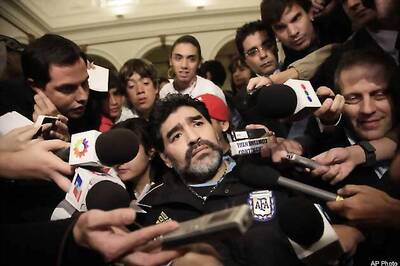 Maradona struggling to pick final 23
