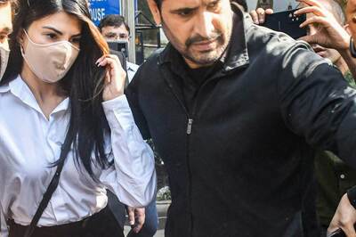 Jacqueline Fernandez Mobbed Outside Court After Getting Bail Hearing in Extortion Case, Watch