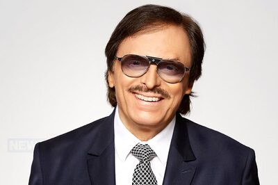 When Sanjay Khan Beat Zeenat Aman And His First Wife Cheered Him