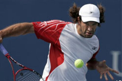 Roddick gets a bye, Blake, Murray fight to move ahead