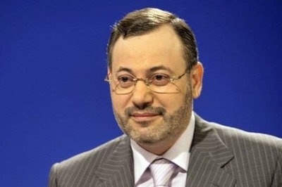 Arrested Al-Jazeera journalist Ahmed Mansour arrives back in Qatar