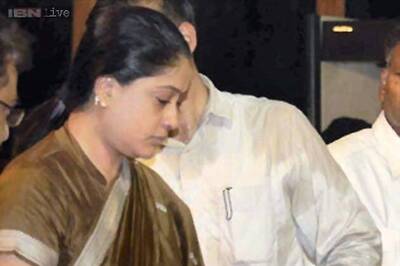 Telugu cinema star and MP Vijayashanthi joins Congress