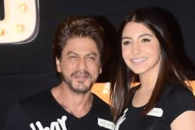 Anushka Sharma Gives a Shoutout to 'Legendary' Shah Rukh Khan as She Shares His Old Video With Brad Pitt