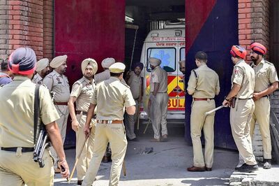 Punjab 1st State to Impose Curfew amid Lockdown as Residents Continue to Step Out in Groups
