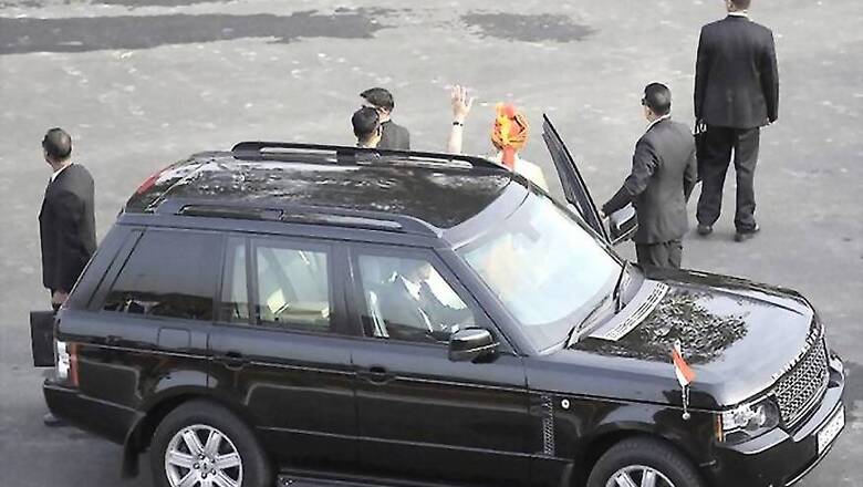 Republic Day Parade 2020: PM Narendra Modi Arrives in a Range Rover Armoured SUV
