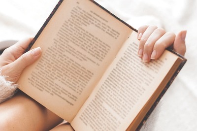 From Saif Ali Khan to Sonam Kapoor, Celebrities Who are Avid Readers