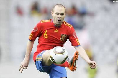 Iniesta available for Spain's WC opener