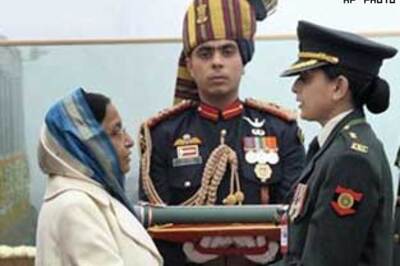 Pratibha Patil awards Ashok Chakras on R-Day