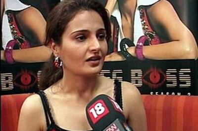 Monica Bedi takes to devotional singing