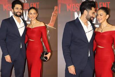 Jackky Bhagnani, Rakul Preet Pose for Paps at Kill Premiere Amid Pooja Entertainment's Unpaid Dues