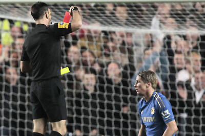 Alex Ferguson says Torres' booking was the right decision