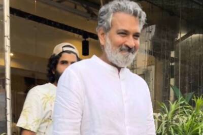 SS Rajamouli Makes Rare Appearance, Remains Silent As Paps Greet Him; Watch Video