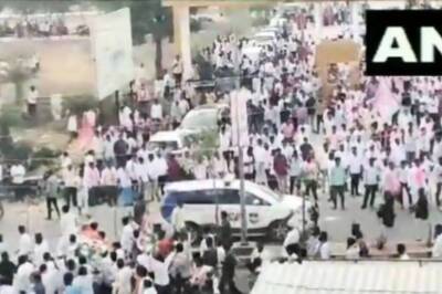 BRS, Congress Workers Clash in Hyderabad While Filing Nominations for Telangana Assembly Polls
