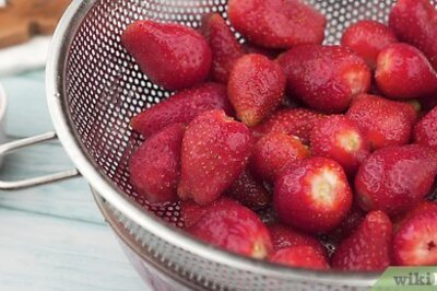 How to Make Strawberry Water