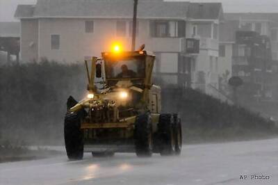 Hurricane Sandy closes NYSE trading floor on Monday