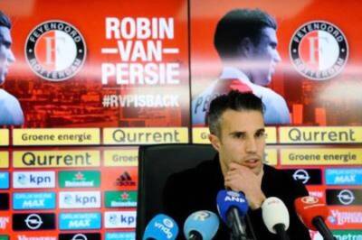Robin van Persie Joins Feyenoord Coaching Staff To Se If He Likes It