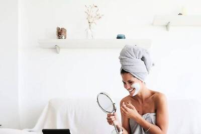 Choosing the Right Moisturizer: Nourishing Skincare Products for Rainy Days