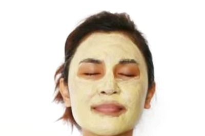 4 Natural De-Tan Masks You Can Make At Home