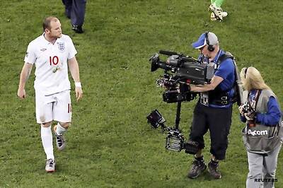 Rooney says sorry for rant on camera