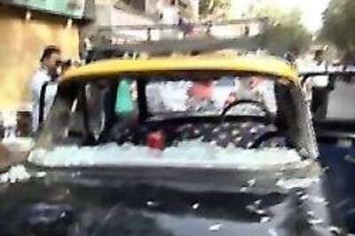 Mumbai taxi union calls off strike | Bal snubs Raj