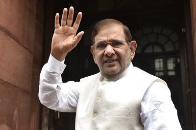 JD(U) Cracks in Open, Party Suspends 21 Sharad Yadav Loyalists