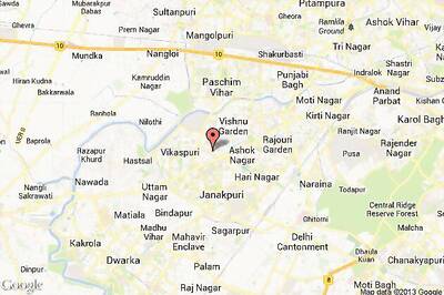 BJP workers sell tomatoes in protest against rising vegetable prices