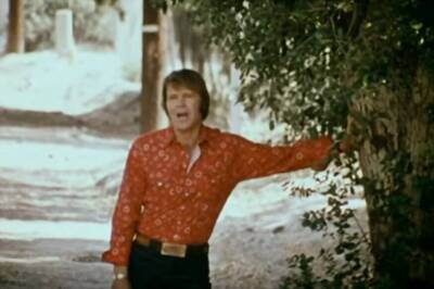 Country And Pop Star Glen Campbell Passes Away at 81