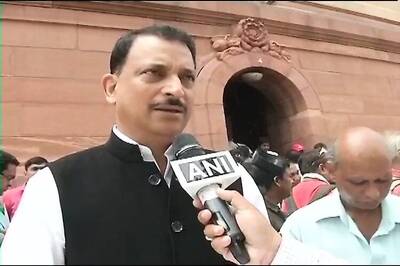 Embarrassed BJP pulls up 'unaware' Shanta Kumar, says he's influenced by Congress