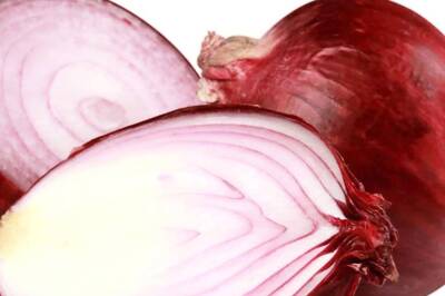Suffering From Thin And Hairfall? Here Are Some DIY Hacks With Onion