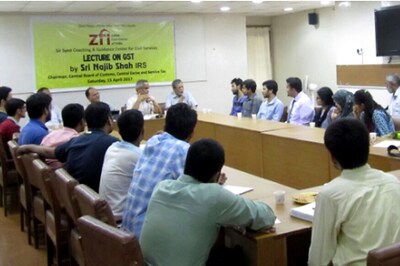 Meet ex-IRS Officer Whose NGO Trains Kashmiri Youths to Clear UPSC Exam