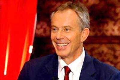 UK: Tony Blair heckled at phone-hacking inquiry